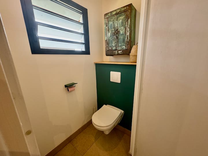 WC séparés avec fenêtre