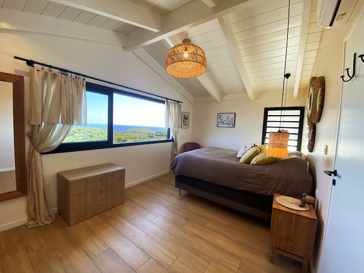 Chambre double avec vue sur l’océan et décoration en bois